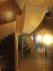 Interessant verkleidetee Treppe nach oben (©Foto: Martin Schmitz